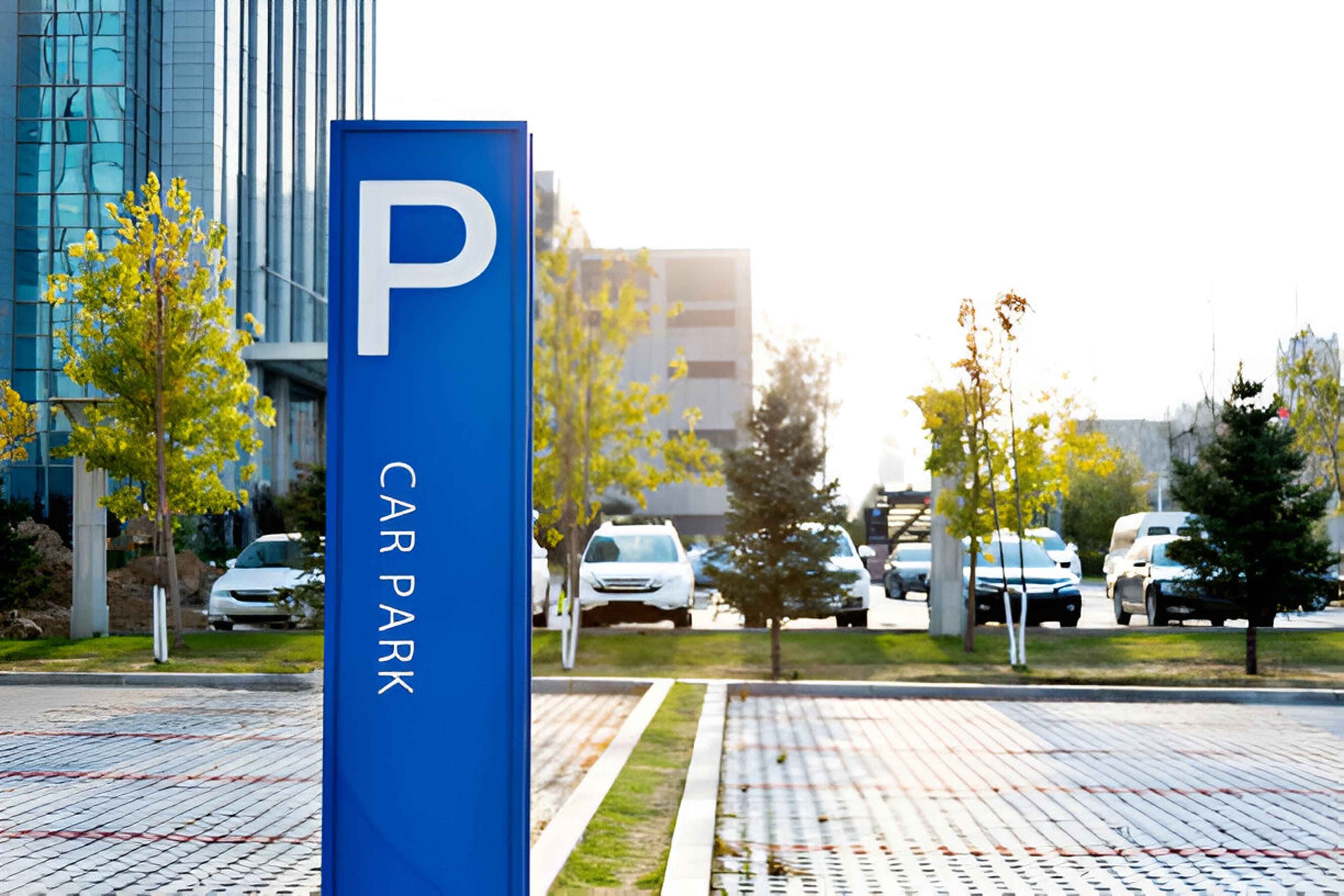 Sicherheitsparkplätze mit Überwachung und Beleuchtung